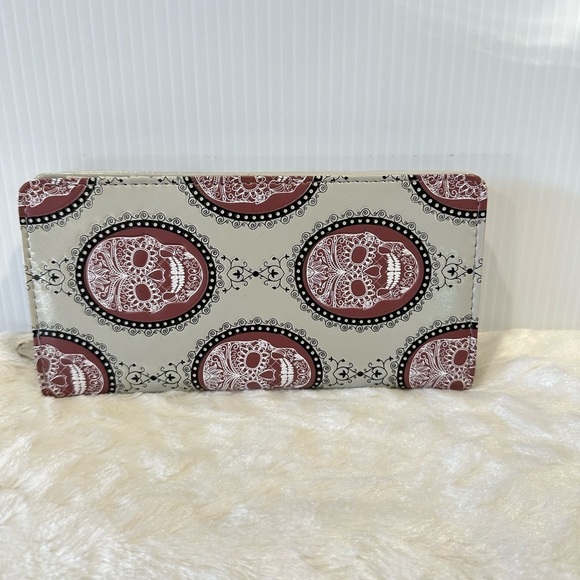 Shag Wear Canada Skull Embossed Large Zip Wallet NWOT - Picture 4 of 7